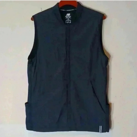 NEW BALANCE Running 🏃‍♀️ Heat Vest - Picture 1 of 10
